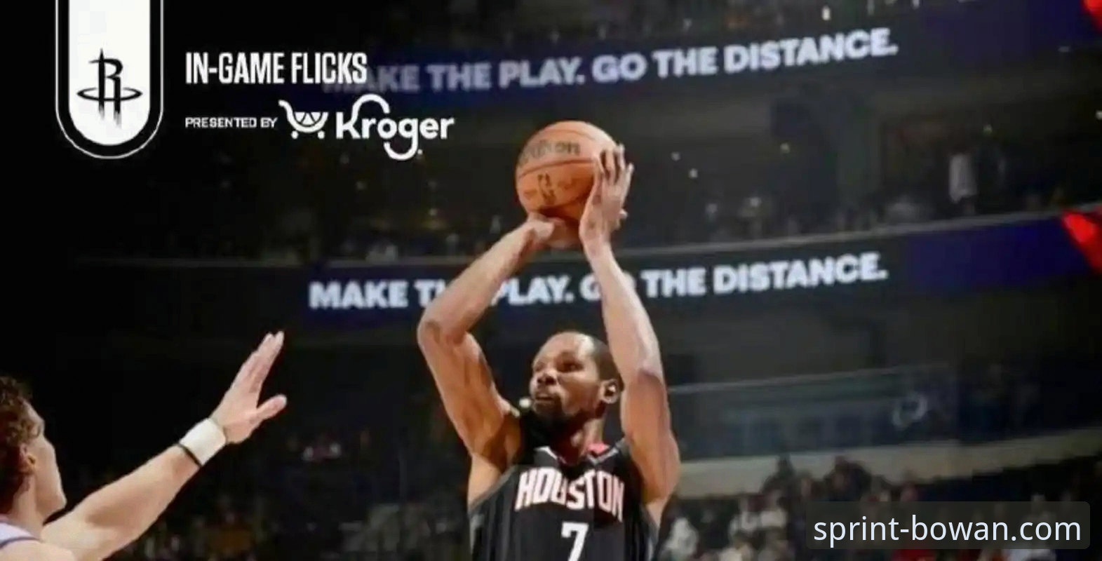 火箭主场大胜尼克斯：团队篮球与单核困境的赛场对决